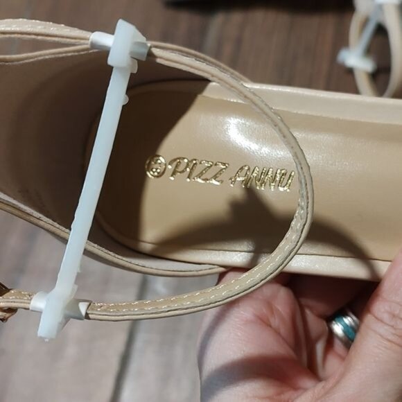 NIB Pizz Annu 8.5 Luckyy tan block heel sandal strappy - Picture 2 of 7